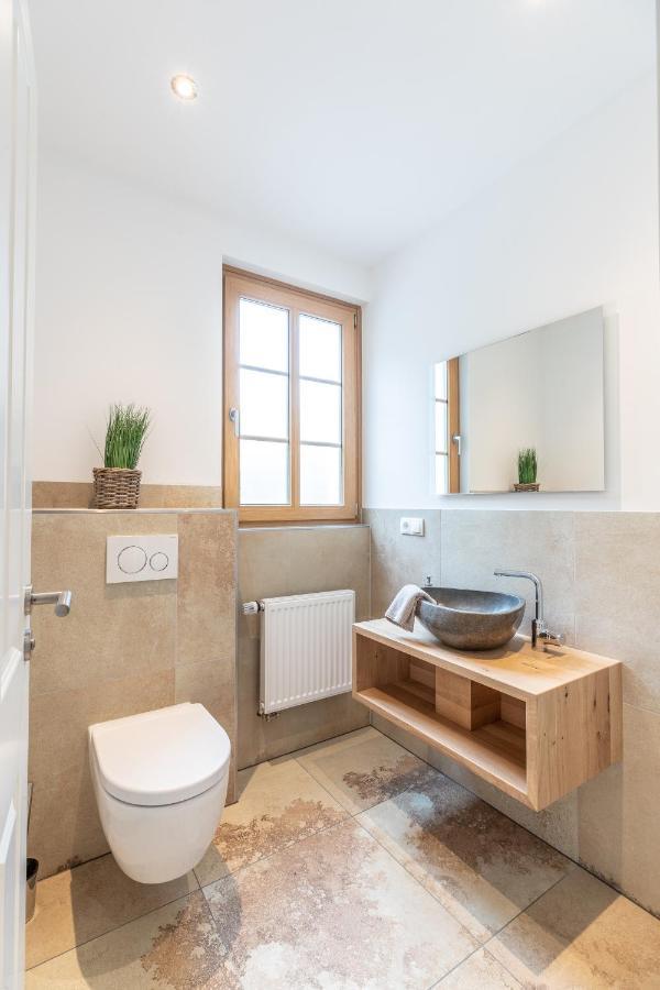 Landhaus Karbach Komplett Oder Einzelne Wohneinheiten Villa Inkl Sauna Bzw Waldhaeuschen Hirten Bagian luar foto
